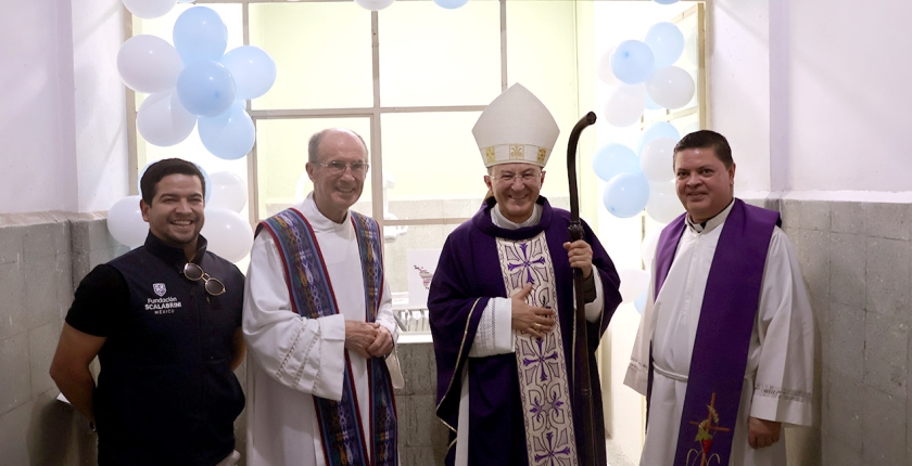 Mons. Joseph Spiteri comparte fe, esperanza y cercanía con las personas migrantes en el Centro Comunitario Scalabrini