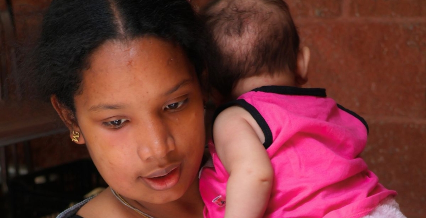 Ser mujer, ser madre, ser migrante: la triple frontera de la esperanza